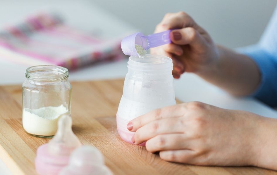 Pros and Cons Breastfeeding vs Formula